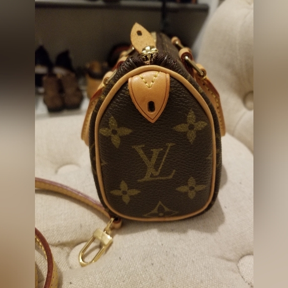 Louis Vuitton speedy nano with bag tag - Picture 11 of 15